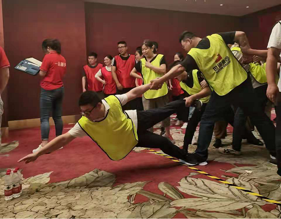 “同心同行，共创共赢”    -------世银集团地产事业部趣味团建活动